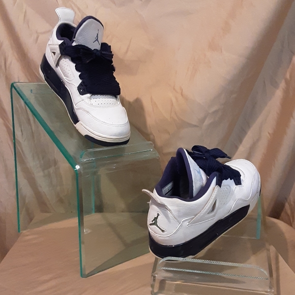 Shoes - Picture 2 of 5